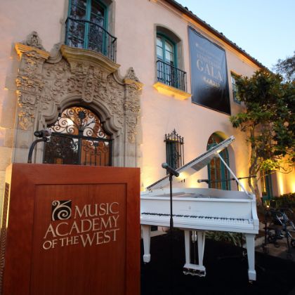 /steinway.com-americas/news/features/maw-gala