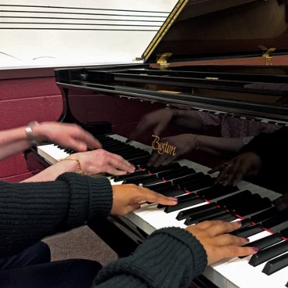 /steinway.com-americas/news/boston-chronicle/winter-2016/steinway-boston-elon-university